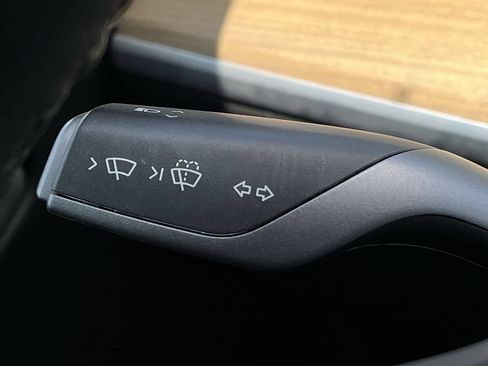 Used 2023 Tesla Model Y Long Range AWD/4WD image 18