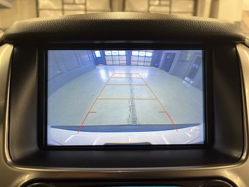 Used 2019 Chevrolet Suburban LT image 22