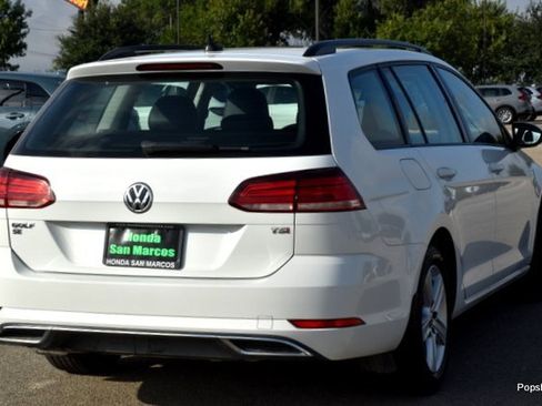 Used 2018 Volkswagen Golf SE image 3