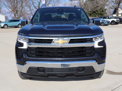 Used 2024 Chevrolet Silverado 1500 LT image 2