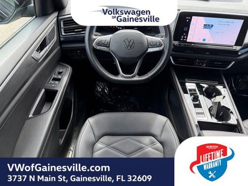 Certified 2025 Volkswagen Atlas Cross Sport SE AWD/4WD image 16