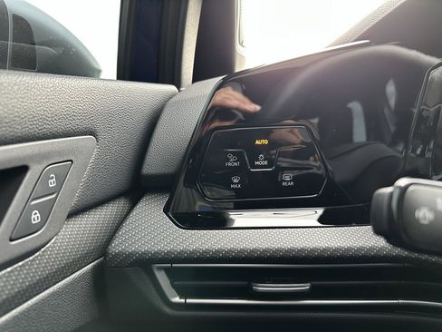 Used 2024 Volkswagen Golf R image 25