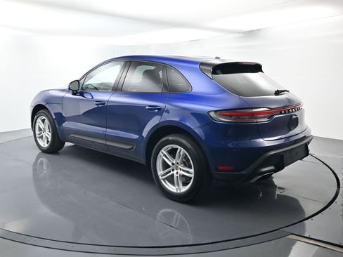 Certified 2024 Porsche Macan image 3