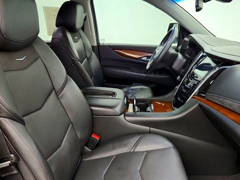 Used 2020 Cadillac Escalade 2WD image 25
