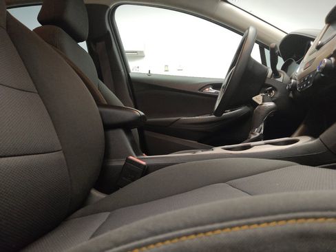 Used 2017 Chevrolet Cruze LS FWD image 21