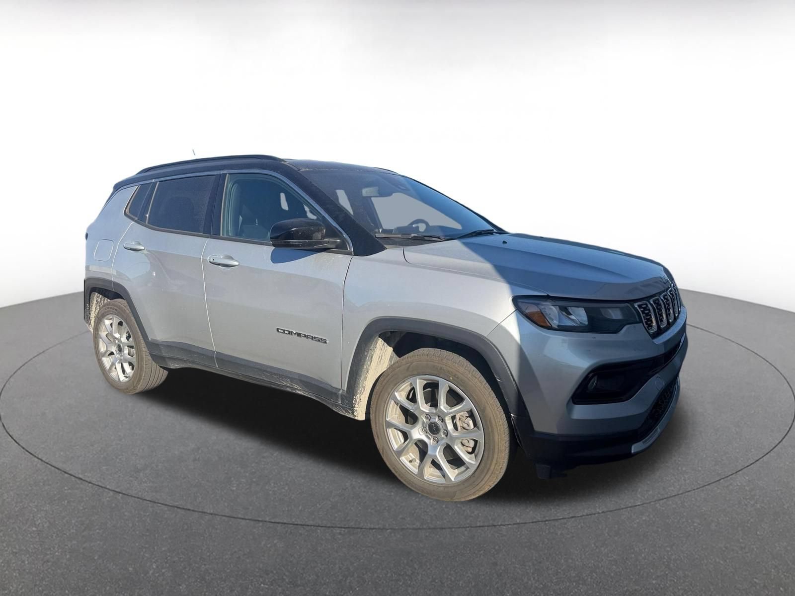 Used 2025 Jeep Compass Limited AWD/4WD image 3