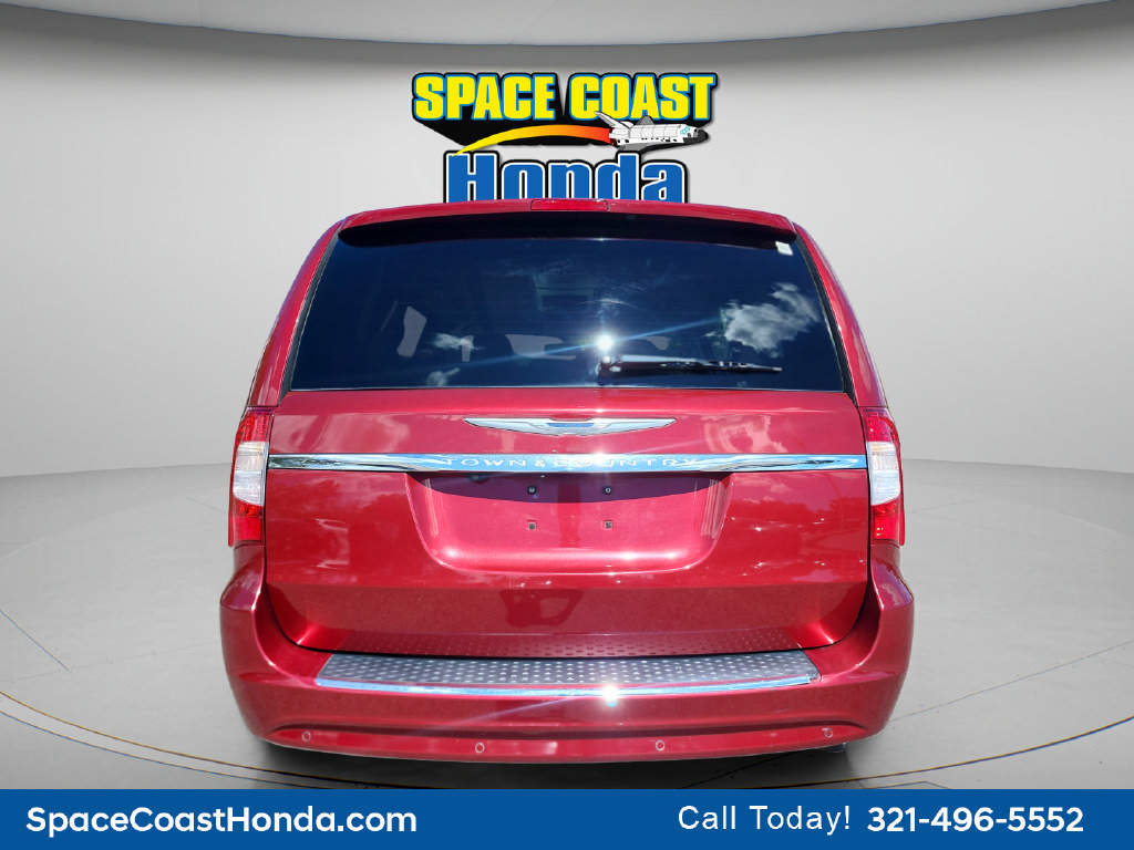 Used 2015 Chrysler Town & Country Touring-L w/ Driver Convenience Group FWD image 4