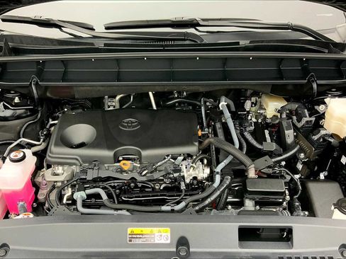 Used 2023 Toyota Highlander LE image 31