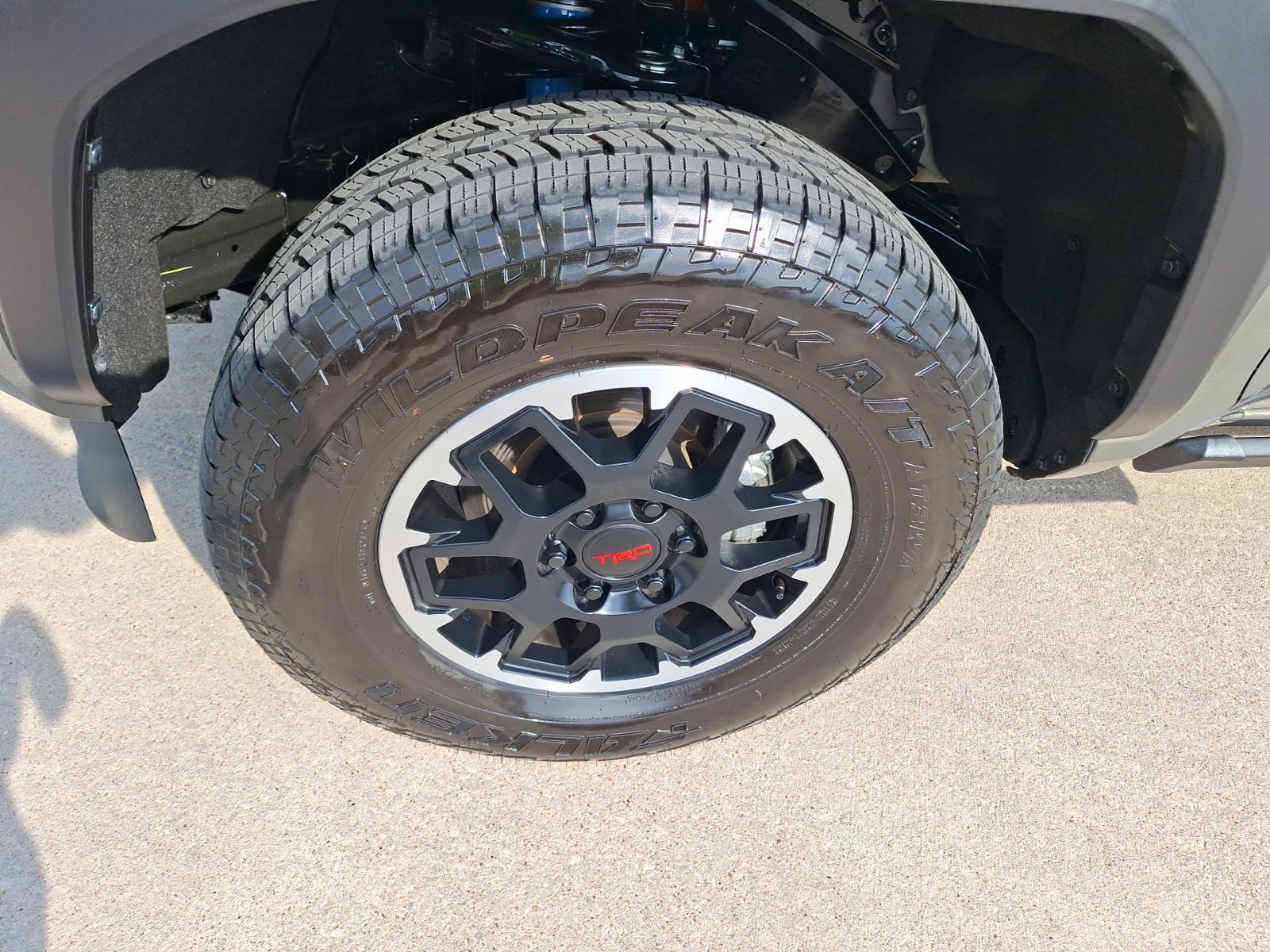 Used 2025 Toyota Tacoma TRD Off-Road w/ TRD Off Road Upgrade Package AWD/4WD image 11