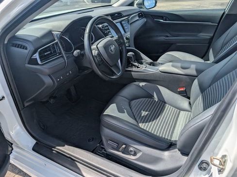 Used 2020 Toyota Camry SE image 11