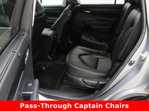 Certified 2025 Toyota Highlander XLE image 30