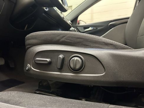 Used 2017 Chevrolet Malibu LT image 26