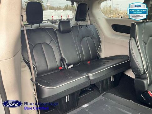 Used 2024 Chrysler Pacifica Limited FWD image 23
