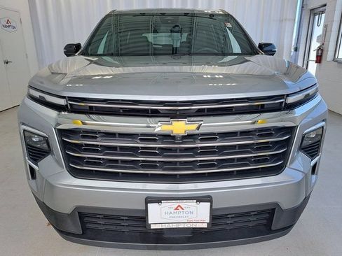 Used 2024 Chevrolet Traverse LT AWD/4WD image 3