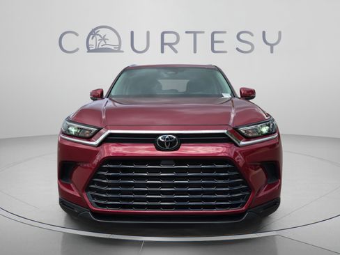 Certified 2024 Toyota Grand Highlander FWD image 8