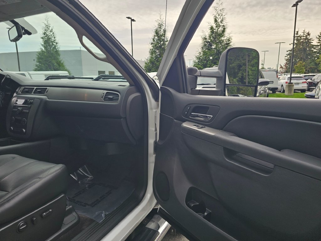 Used 2014 Chevrolet Silverado 3500 LTZ w/ LTZ Plus Package AWD/4WD image 12