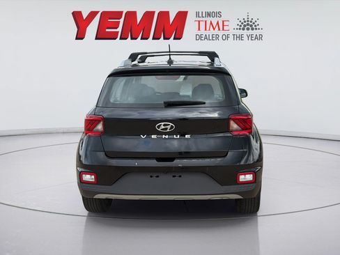 Used 2024 Hyundai Venue SEL FWD image 8