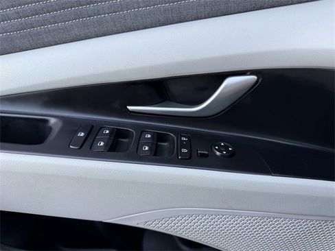 Used 2025 Hyundai Elantra Limited image 22