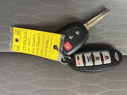 Certified 2017 Toyota Tacoma SR5 w/ Tow Package image 16