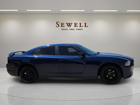 Used 2014 Dodge Charger SE RWD image 5