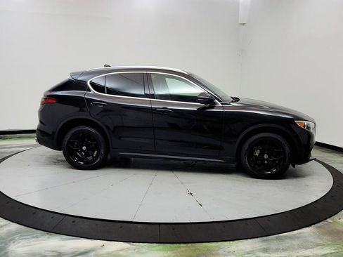 Used 2019 Alfa Romeo Stelvio AWD image 4
