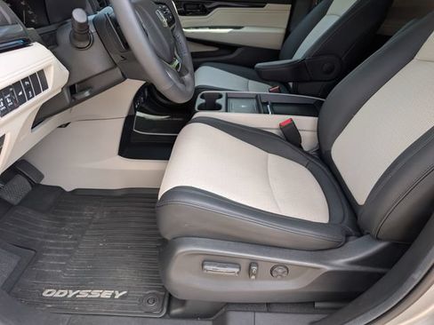 Used 2026 Honda Odyssey Elite image 15