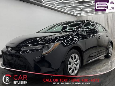 Used 2022 Toyota Corolla LE image 3