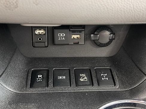 Used 2019 Toyota Highlander XLE AWD/4WD image 48