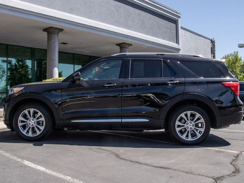 Used 2023 Ford Explorer Limited w/ Equipment Group 301A image 4