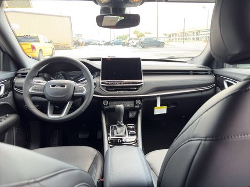 New 2026 Jeep Compass Latitude image 21