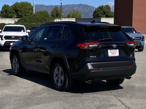 Used 2025 Toyota RAV4 XLE image 40