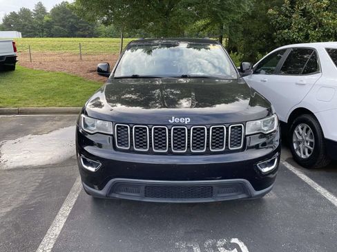 Used 2017 Jeep Grand Cherokee Laredo w/ Quick Order Package 23E AWD/4WD image 2