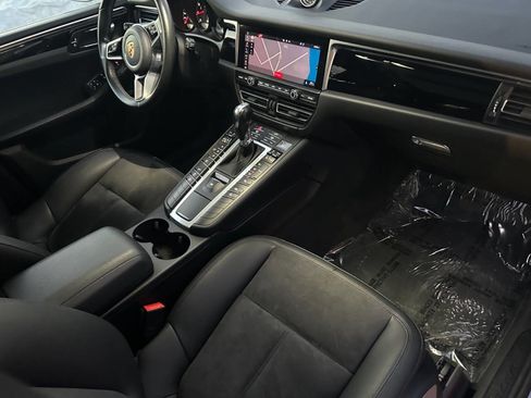 Used 2020 Porsche Macan Base AWD 4dr SUV image 14