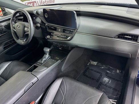 Used 2022 Lexus ES 300h w/ Accessory Package image 34