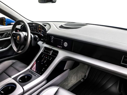 Used 2023 Porsche Taycan image 17