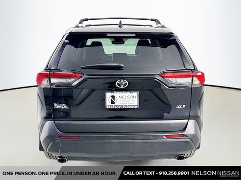 Used 2023 Toyota RAV4 XLE Premium image 6