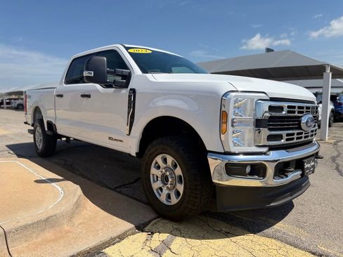 Used 2024 Ford F250 XLT w/ FX4 Off-Road Package AWD/4WD image 3