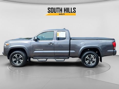 Used 2017 Toyota Tacoma TRD Sport w/ Tow Package (A/T) AWD/4WD image 2