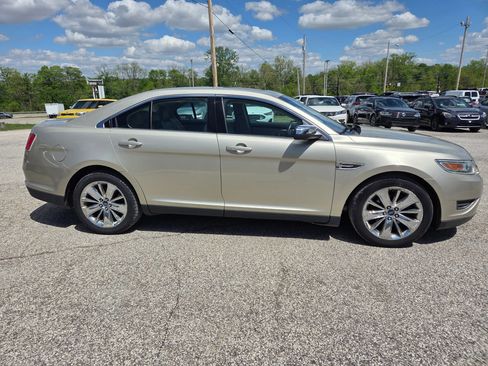 Used 2010 Ford Taurus Limited AWD/4WD image 5