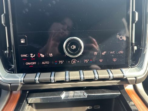 Used 2025 GMC Yukon XL Denali AWD/4WD image 66