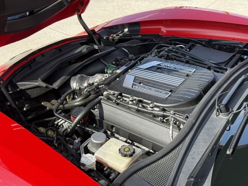 Used 2015 Chevrolet Corvette Z06 w/ 3LZ Preferred Equipment Group image 23