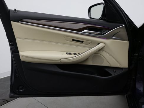 Used 2017 BMW 530i RWD image 11