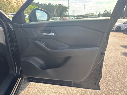 Used 2025 Nissan Rogue SV image 14