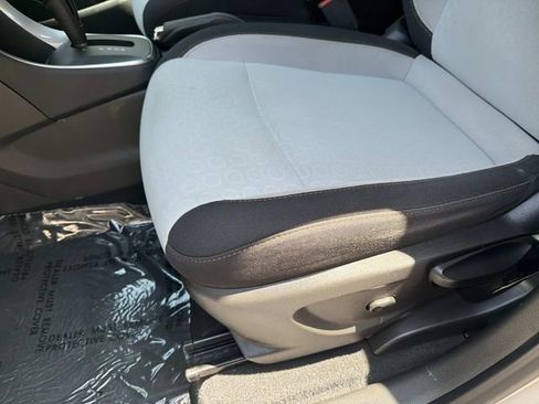 Used 2020 Chevrolet Trax LS FWD image 17