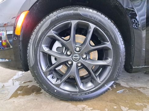 New 2026 Chrysler Pacifica Limited w/ S Appearance Package image 29