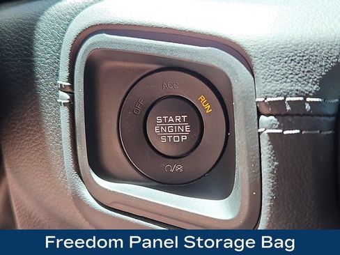 Used 2025 Jeep Wrangler Unlimited Sahara AWD/4WD image 12