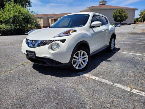 Used 2015 Nissan Juke S image 3