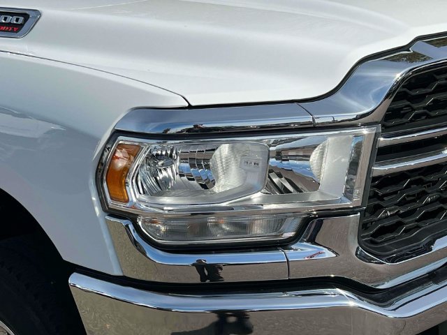 Used 2022 RAM 2500 Tradesman w/ Chrome Appearance Group AWD/4WD image 9