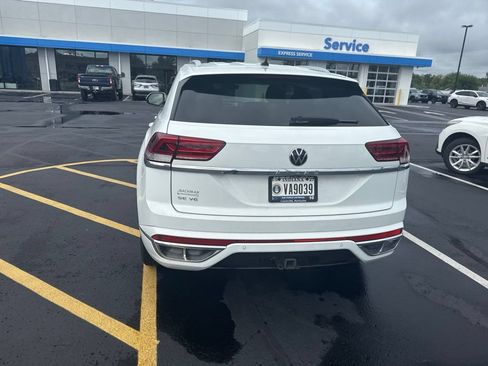 Used 2021 Volkswagen Atlas Cross Sport SE w/ V6 Towing Package FWD image 11
