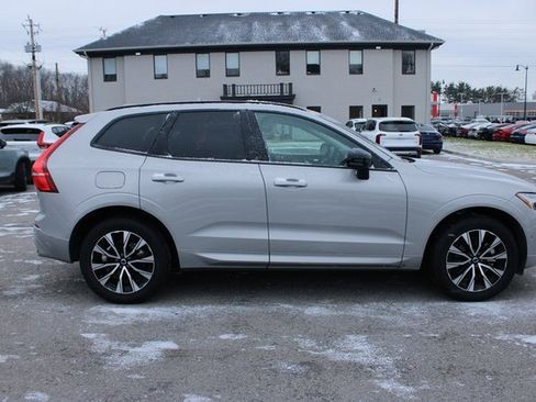 Used 2025 Volvo XC60 B5 Plus image 5